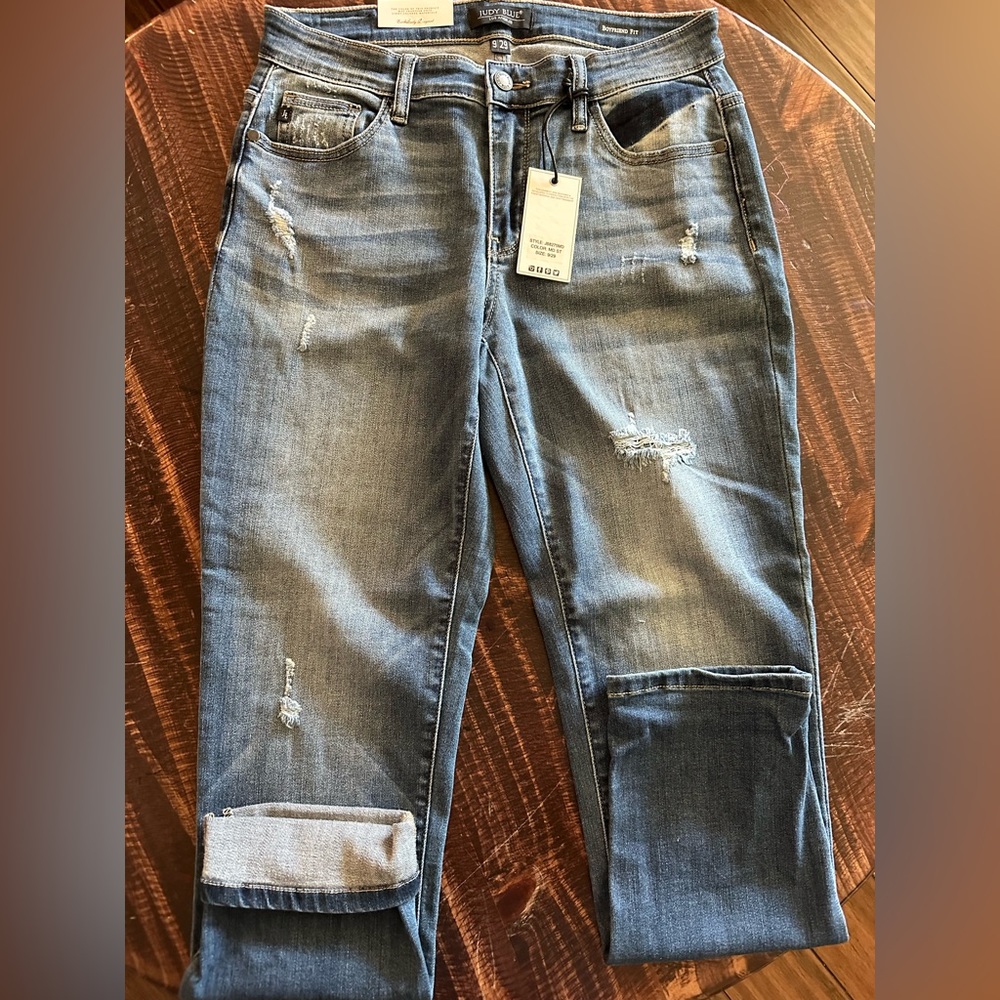 Judy blue distressed boyfriend jean